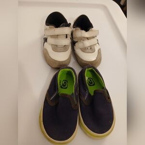 *last chance* Toddler Sneakers, size 4